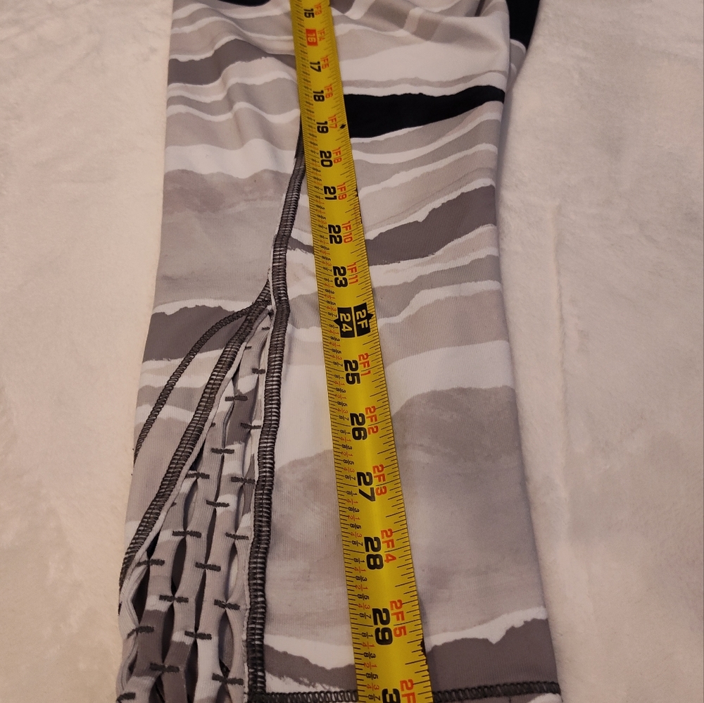 Lululemon Athletica Capri Leggings (NO SIZE TAG, SEE MEASUREMENTS) - Picture 6 of 12